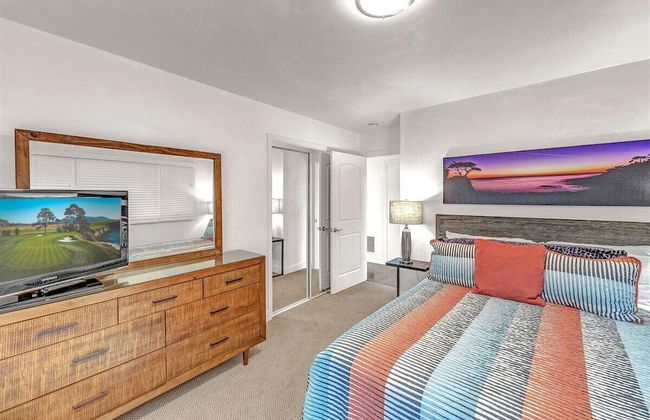 Pebble Beach Barking Seals - 5min Walk to the Beach! - Photo 8