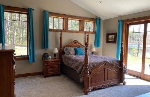 Woodsy and Private- Dream House on a 7 Acre Pond - Foto 10