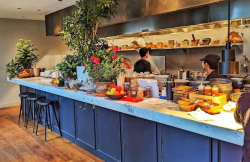 TWO town homes! 6 Bedrooms, 2 King beds, Walk to Eats - Foto 62