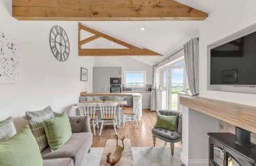 Grafton Fields near Silverstone - Photo 2