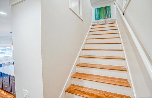 NEW LISTING Six Bedrooms - Private Dock - Steps to the Beach - Sleeps 14 - Foto 46