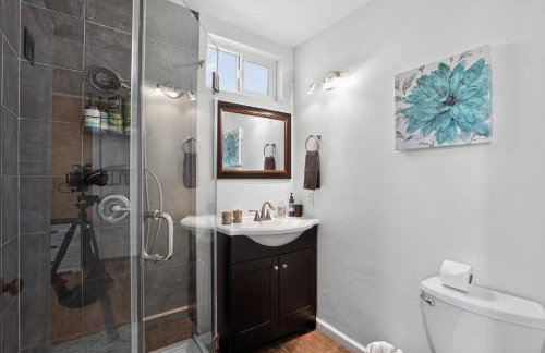 Relaxing 4 bedroom - Full Kitchen & Dining - BART - Photo 15