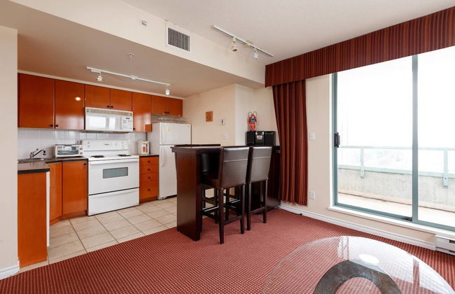 Airport Beautiful View 1 BDR Penthouse - Photo 4