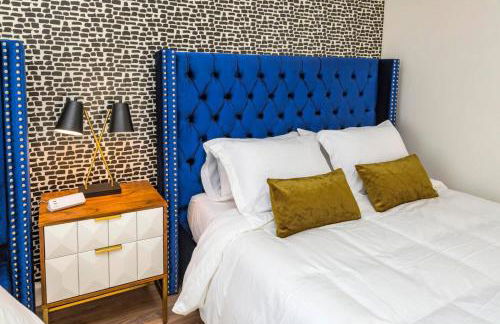 Two Condos on Music Row that Sleeps 14 with POOL and Parking - Foto 22