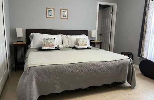 Debbie's 3-Bedroom Apartment in a duplex - Foto 26