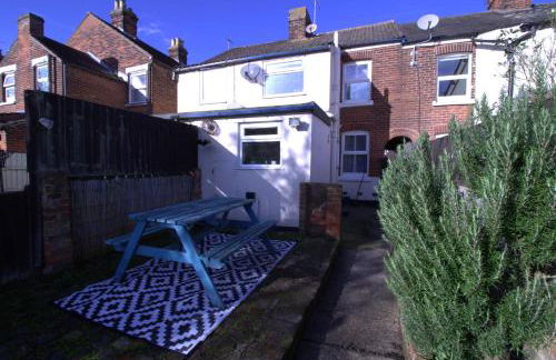 Stylish & Cosy Stay 2-Bed House Train Station Hospital Garden Fast WiFi - Foto 13