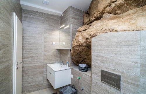 Hidden Gem Apartment - Photo 10