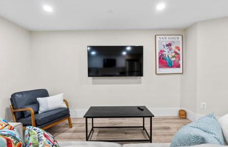 5-Bedroom Home with 2 Kitchens & Rooftop Deck, U Street and Shaw - Foto 6