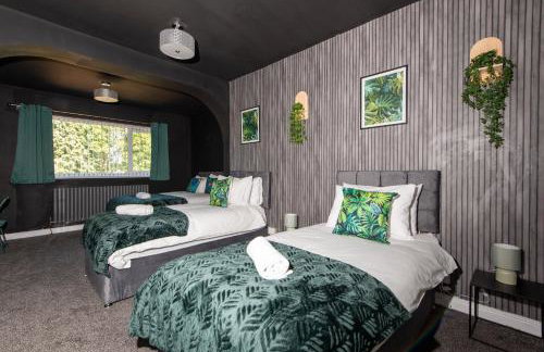 Large House for Groups with Huge Driveway - FREE PARKING - Photo 28