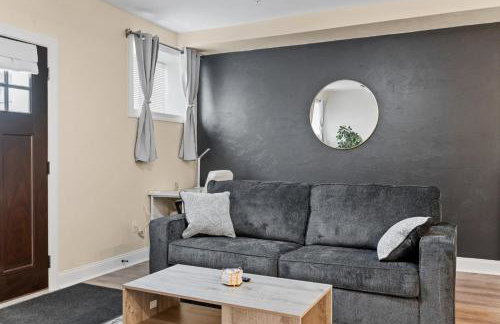 King Bed Suite With Free Parking, Step Free Access - Foto 32