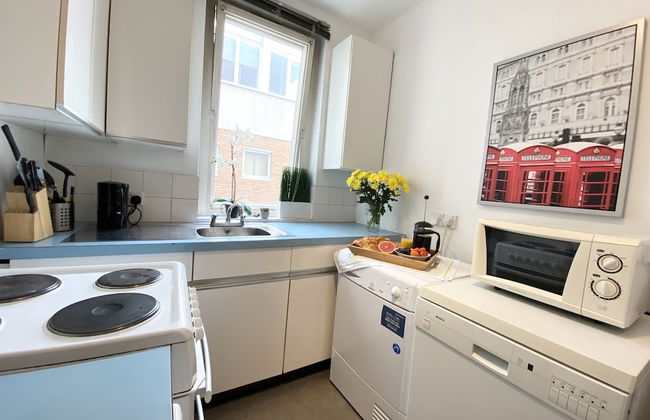 Stylish Apartments next to Buckingham Palace - Photo 25