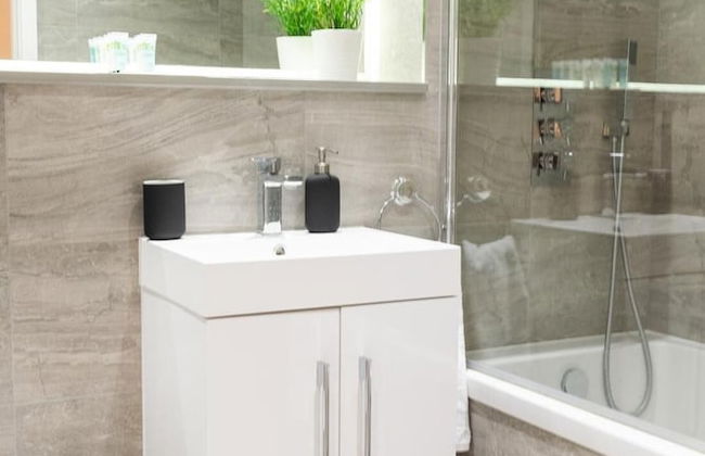 Absolute Stays at The Ziggurat - Free Wifi Contractors Families Long Stay Discou - Foto 8