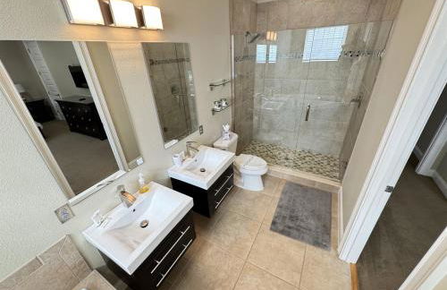 Luxury Mansion Pool Hot Tub Theater Outdoor Kitchen BBQ GM RM 2 Miles Disney - Foto 33