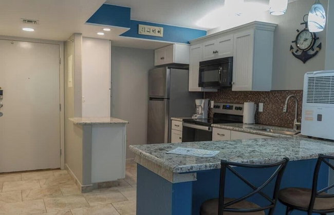 Luxe 1 Bedroom House with Pool - Gulfview II unit 410 - Photo 11