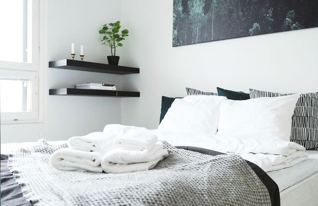 Modern 1BR Apt with Sauna, Balcony & Free Parking - Foto 2