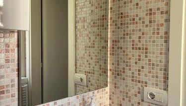 With your feet in the lake - Photo 5