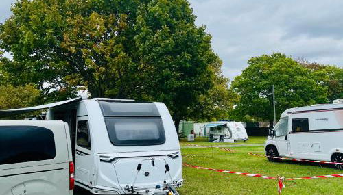 5 Sterne Wohnwagen direkt an der Messe - beheizt- inklusive Stellplatz & WLAN - New CARAVAN at Fairground - inclusive CaravanParking & WLAN - direkt Messegelände-Duschräume vor Ort - Kitchen - Heating - Foto 3