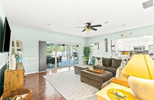 Heated PoolFire PitOutdoor KitchenCorn Hole - Foto 22