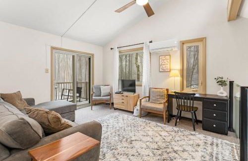 Vaulted Pines Lodge Hot Tub Game Room - Foto 15