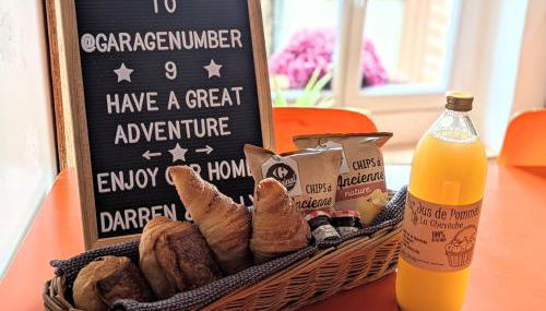 Garage Number 9 Private Urban Loft Apartment with Jacuzzi in Le Dorat - Foto 5