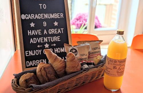 Garage Number 9 Private Urban Loft Apartment with Jacuzzi in Le Dorat - Foto 5