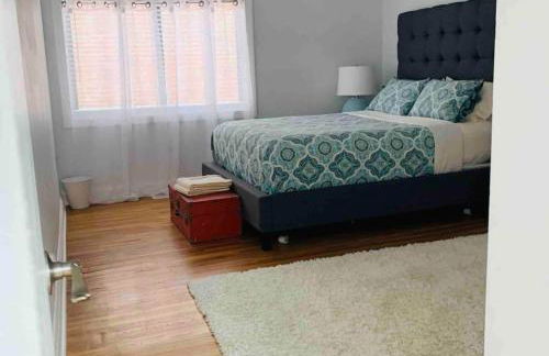 A Regal Retreat- Exclusive Parking, Prime Location - Foto 24