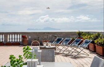 Rooftop in front of the Castle - Photo 9