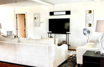 Stylish 4BR Retreat in Cypress - King Bed -Fireplace -Outdoor Patio - TVs in 4 Rooms - Foto 23