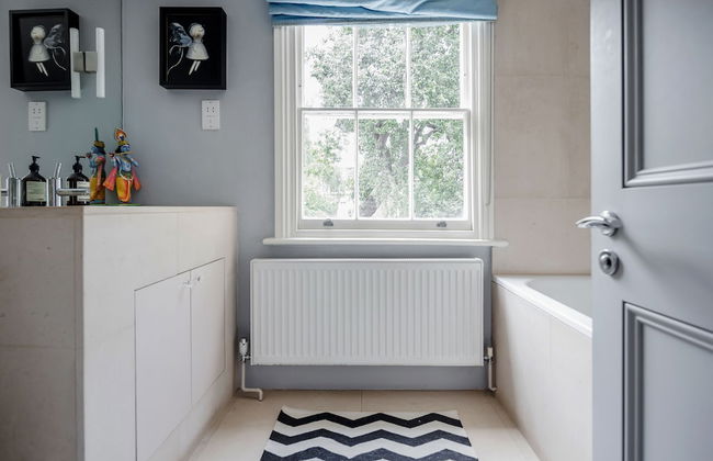 Exquisite Designers Abode - Photo 26