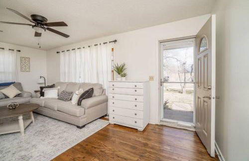 2 Bed 1 Bath Home w 2 Car Garage & Fenced Yard - Photo 4