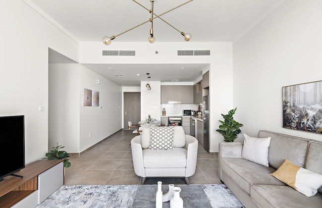 WelHome - Stylish Condo With Cityscape View in Creek Harbour - Photo 17