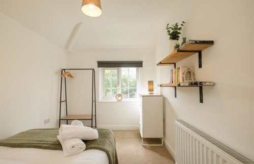 New Long Stays-4Bed-2Bath-Parking-By FabAccommodation - Foto 4