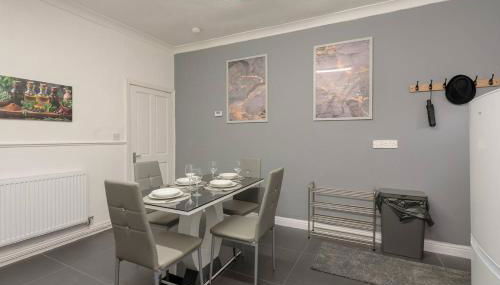 Family-Friendly 2-Bed Home with Games & Fireplace - Foto 3