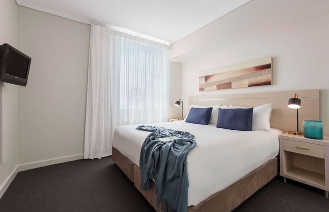 Oaks Brisbane Casino Tower Suites - Photo 16