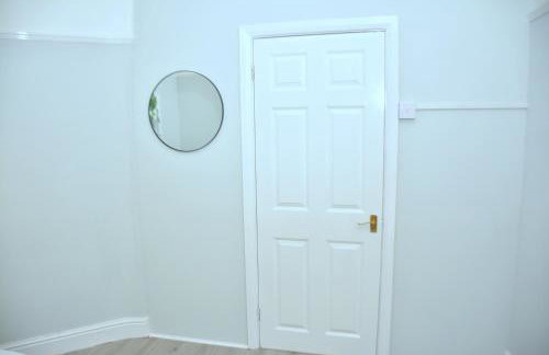Tranquil Stays at 3 bedroom House in Dagenham - Foto 18