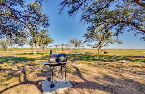 Secluded Ranch with Courtyard about 4 Mi to Odessa! - Foto 39