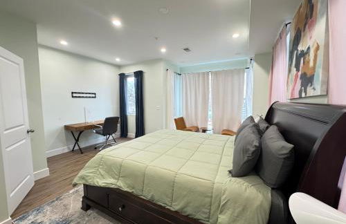 LUX Spacious Townhouse 4BR in DC - Photo 27