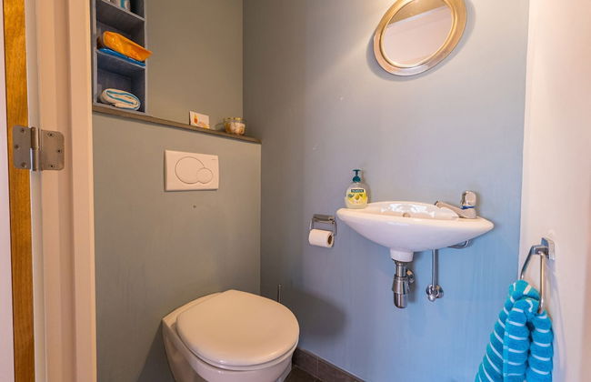 Quiet Apartment With Sunny Terrace - Photo 12