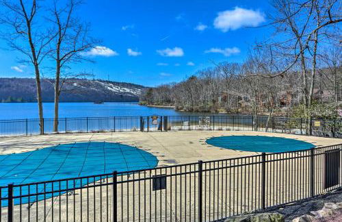 On Big Boulder Lake Condo with Community Pools! - Foto 2