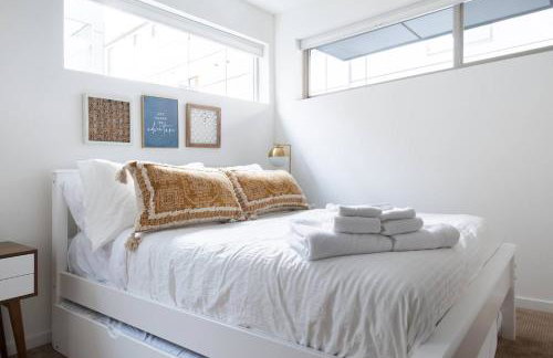 Walk to Restaurants from a Designer Cap Hill Home - Foto 47