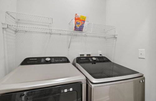 3BR 2'5 BA King Suite Fenced Yard Parking - Foto 17