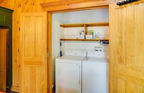 Secluded Elka Park Cabin Hot Tub and Fire Pit! - Foto 16