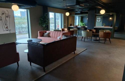 Modern 2BR Apartment in Manchester with Parking - Foto 4