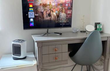 2 Bedroom Flat in Camberwell Green - Central Location with excellent connections to tourist attractions and main London airports - Photo 9