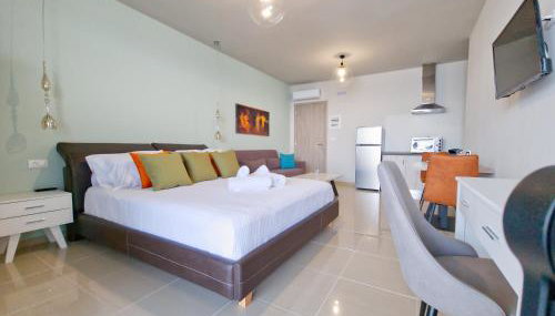 Epipleon Luxury Suites -105- Δωμάτιο 35τμ με βεράντα 35τμ μπροστά στη θάλασσα - Foto 1