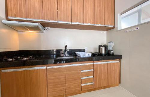 Apto Térreo com 2 quartos (ambos com ar split), sendo 1 suíte, internet privativa 300MBPS, no Residencial Vila Regina, condominio com piscina e área gourmet bem próximo a praia de Taperapuã - Foto 59