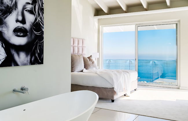 Exceptionally Unique Magnum Villa w Sea Views - Photo 17