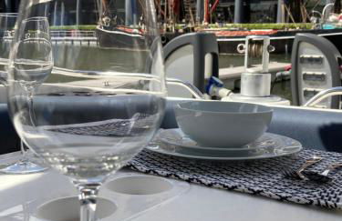 Entire Boat at St Katherine Docks 2 Available select using room options - Photo 33