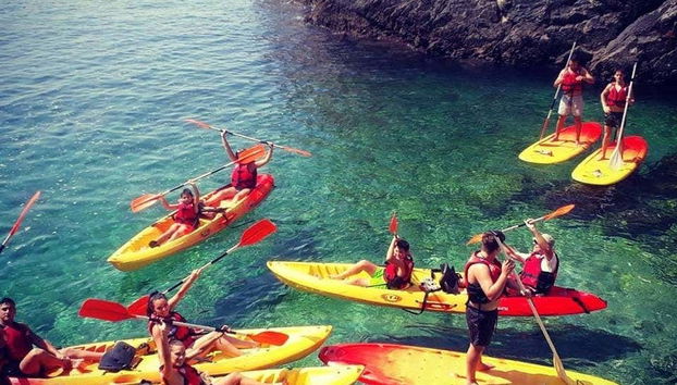 Grupo durante el tour en kayak por La Rijana