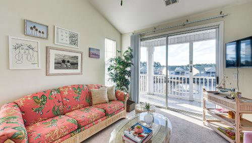 Sunset Beach Condo with Balcony, 5 Mi to the Ocean! - Foto 4